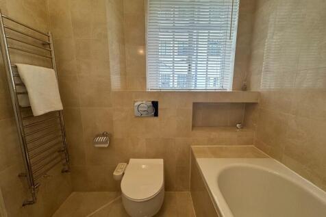 2nd ensuite bathroom