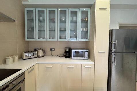 Full kitchen