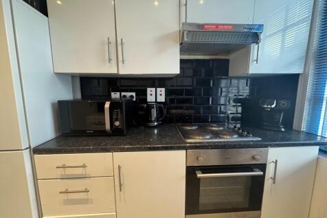 Full kitchen