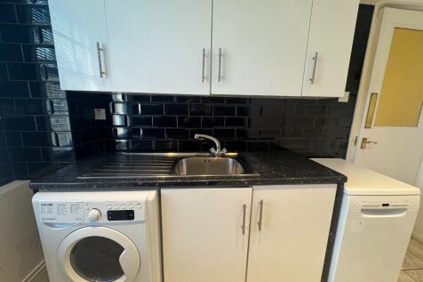 Full kitchen