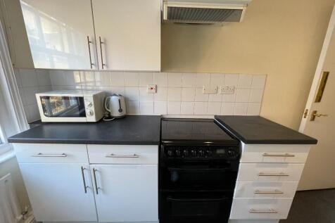 Full kitchen