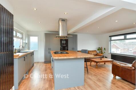 Kitchen/ Living Room