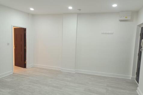 Flat 4 Living Room 1.jpg