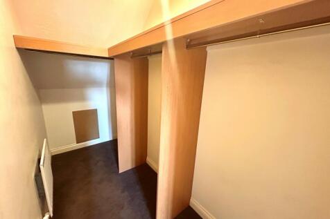 DRESSING ROOM