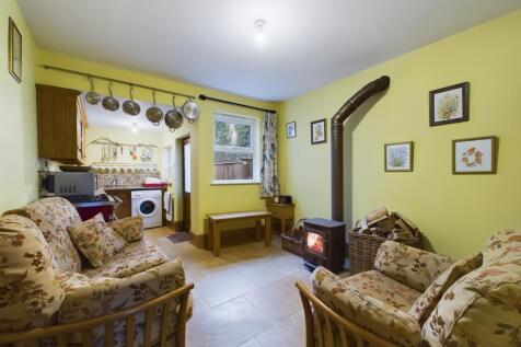 Living/Kitchen Area