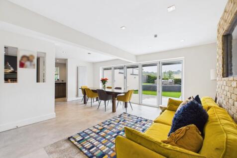 Living/Dining Area