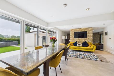 Living/Dining Area