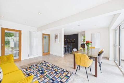 Living/Dining Area