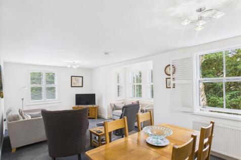 Lounge dining