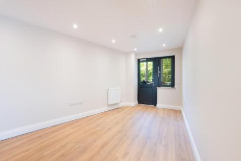 HIGH STREET 12A,FLAT 2  (8).jpg