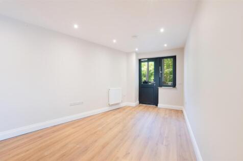 HIGH STREET 12A,FLAT 2  (8).jpg