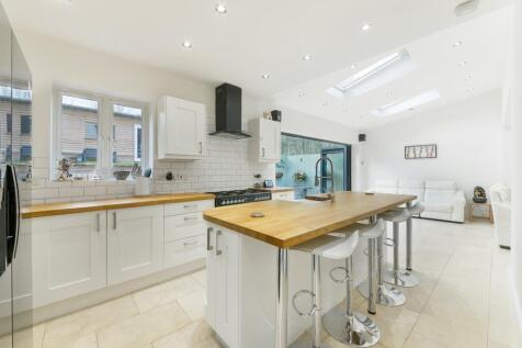 Kitchen - 14 Ashcombe.jpg