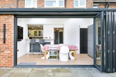 BLETCHINGLEY CLOSE (5).jpg