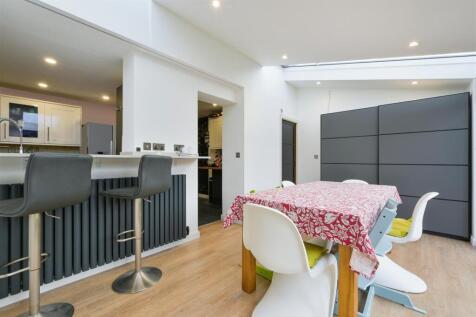 BLETCHINGLEY CLOSE (3).jpg