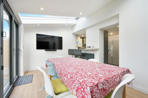 BLETCHINGLEY CLOSE (4).jpg