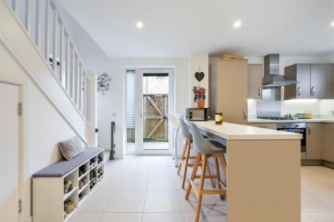 NAILSWORTH CRESCENT (2).jpg