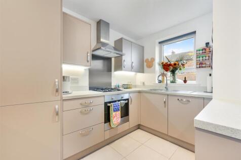 NAILSWORTH CRESCENT (3).jpg