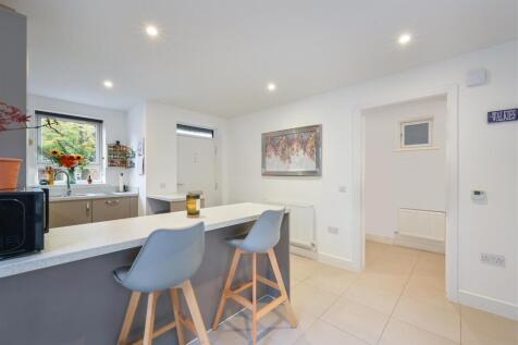 NAILSWORTH CRESCENT (5).jpg