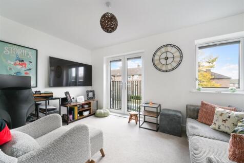 NAILSWORTH CRESCENT (8).jpg