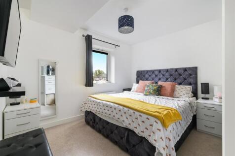 NAILSWORTH CRESCENT (10).jpg