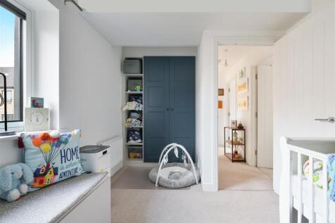 NAILSWORTH CRESCENT (12).jpg