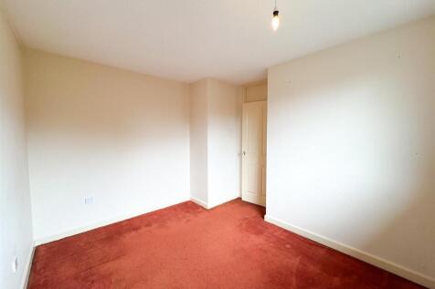 Bedroom 1.jpg