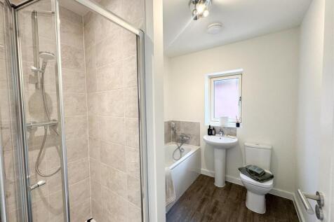 Plot 4 bathroom 2.jpg
