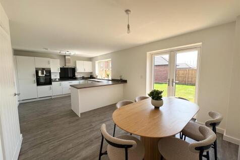 plot 4 dining room.jpg