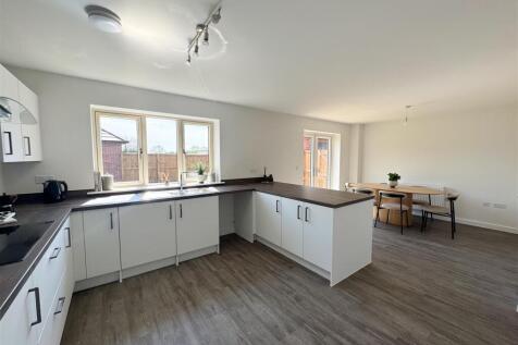 Plot 4 full kitchen diner.jpg