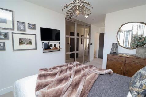 BEDROOM 1.jpg