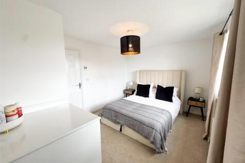 Bedroom 1.jpg