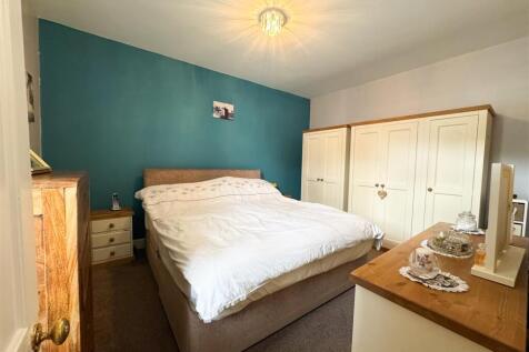Bedroom 1.jpg