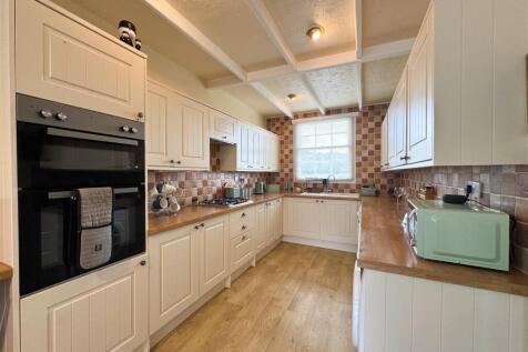 Kitchen Close Up.jpg