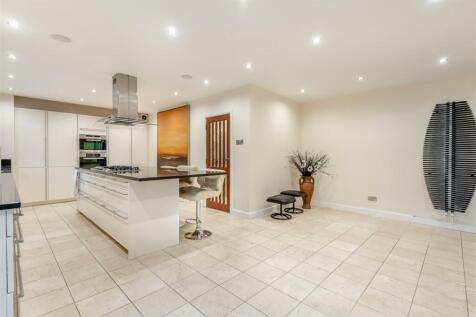 8539729-interior10.jpg