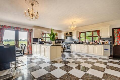 8607032-interior34.jpg