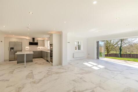 8590623-interior16.jpg