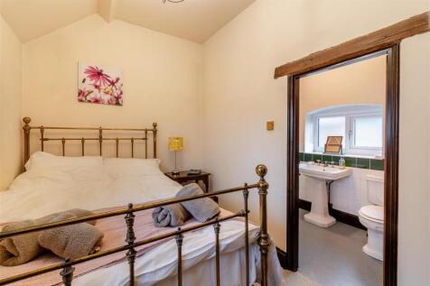 8636440-interior45.jpg