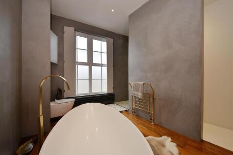 Apt 1 3-4 James Street - bed1es2.jpg
