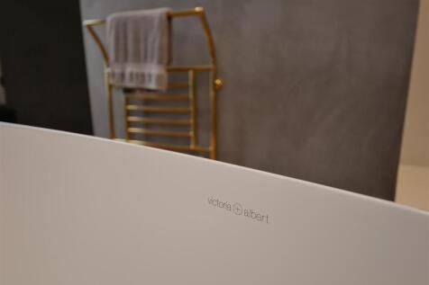 Apt 1 3-4 James Street - bed1es brand.jpg