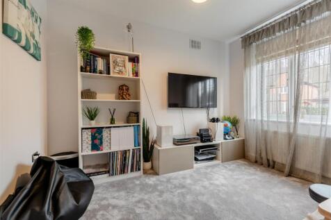 8633638-interior01.jpg