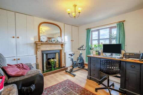 8640784-interior16.jpg