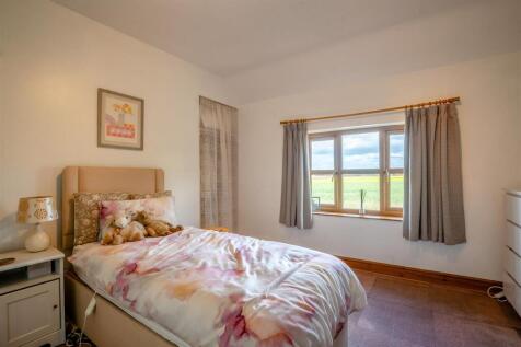8640784-interior24.jpg