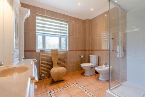 Principal en suite.jpg