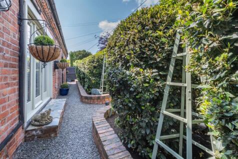 8651407-exterior21.jpg
