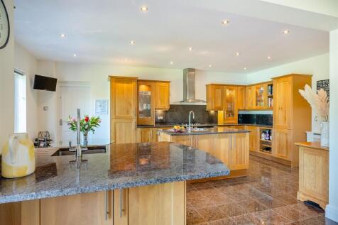 8564879-interior44.jpg