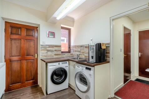 8655421-interior21.jpg