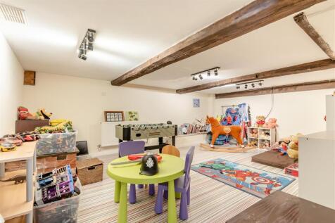 8657361-interior40.jpg