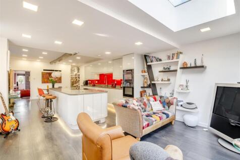 8661192-interior02.jpg