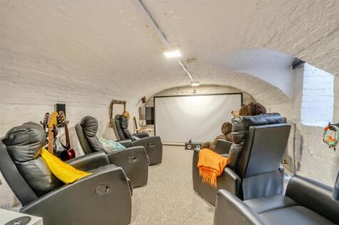 8661192-interior12.jpg