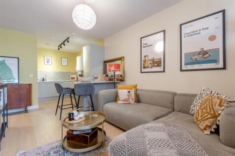 8661632-interior10.jpg